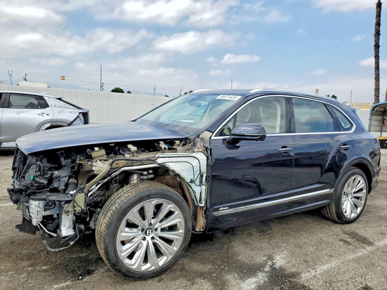 2025 Bentley Bentayga — Front End — aukcja Copart ca - van nuys - 1