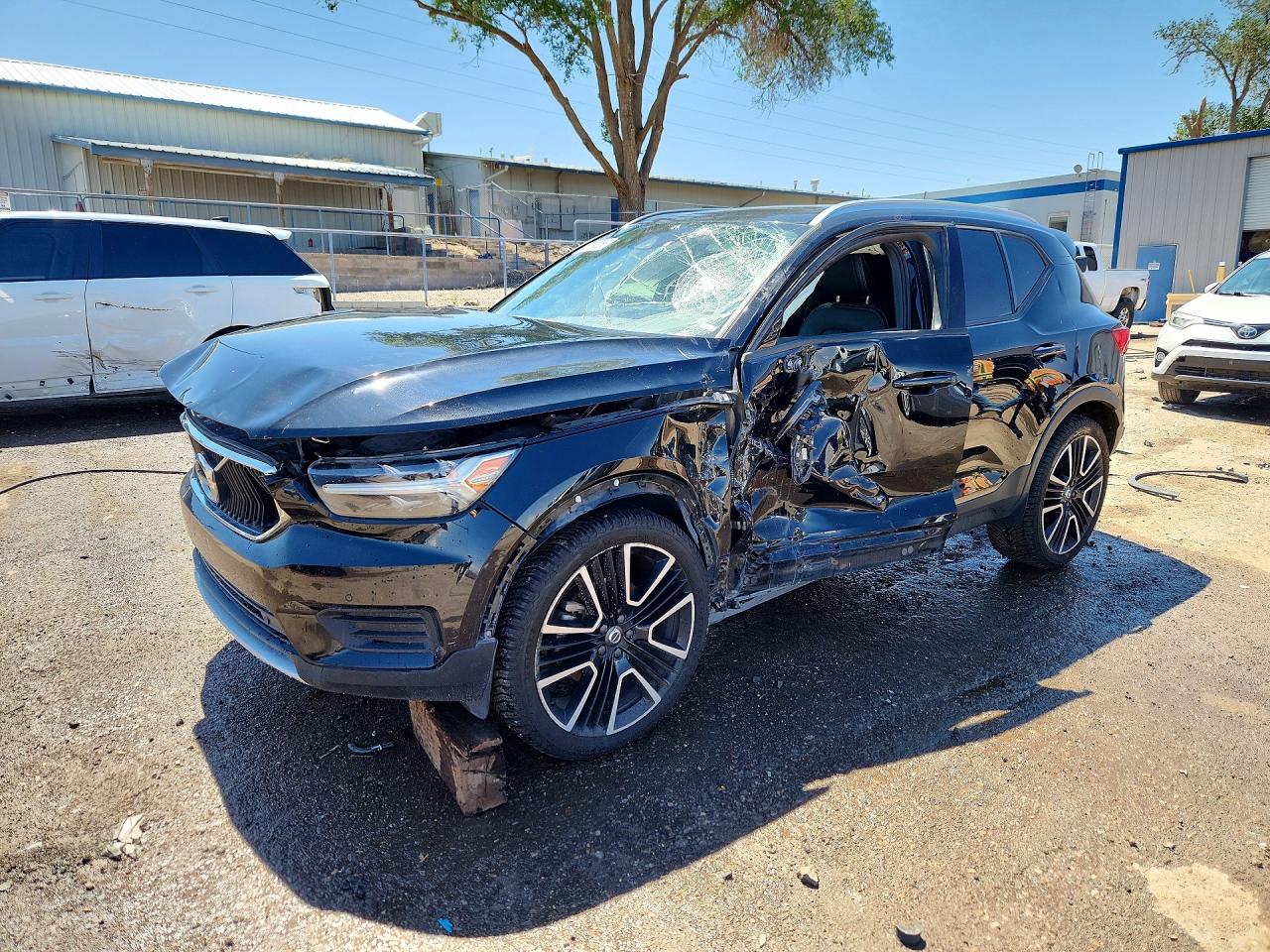2020 Volvo XC40 — Side — aukcja Copart nm - albuquerque - 1
