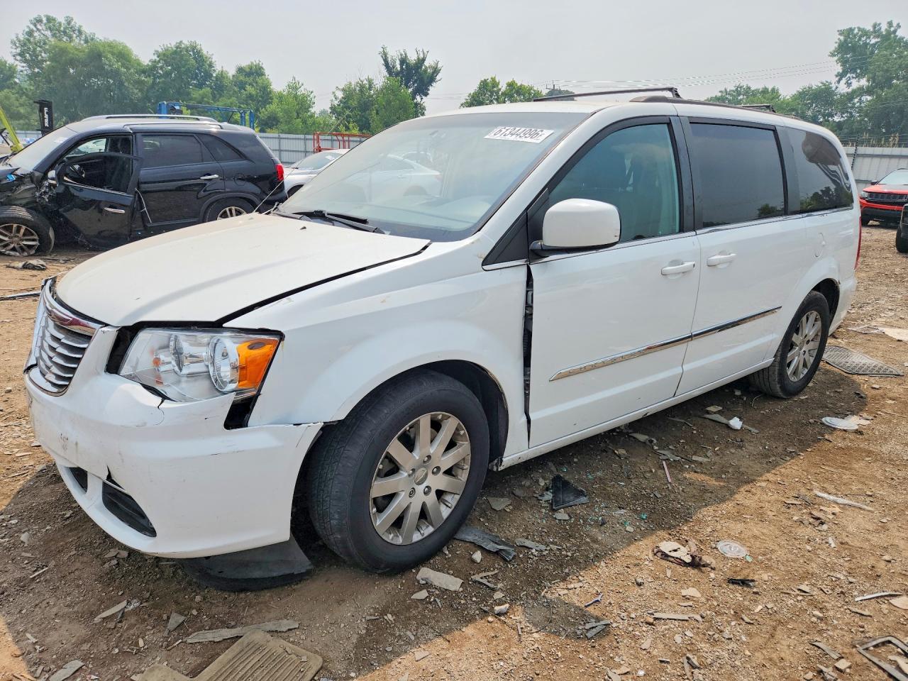 2016 Chrysler Town & Country — Front End — aukcja Copart il - chicago south - 1