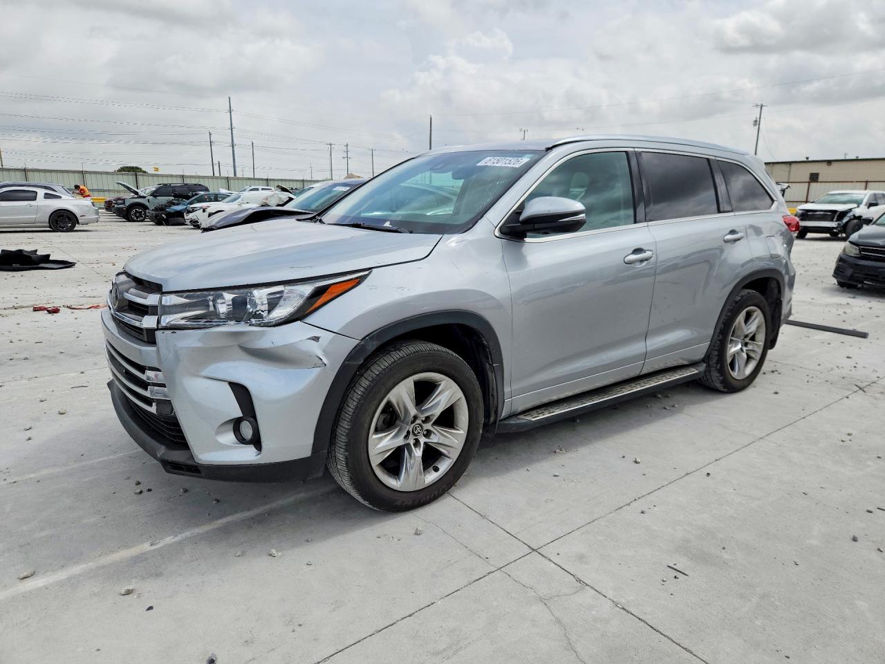 2017 Toyota Highlander — Front End — aukcja Copart tx - ft. worth - 1