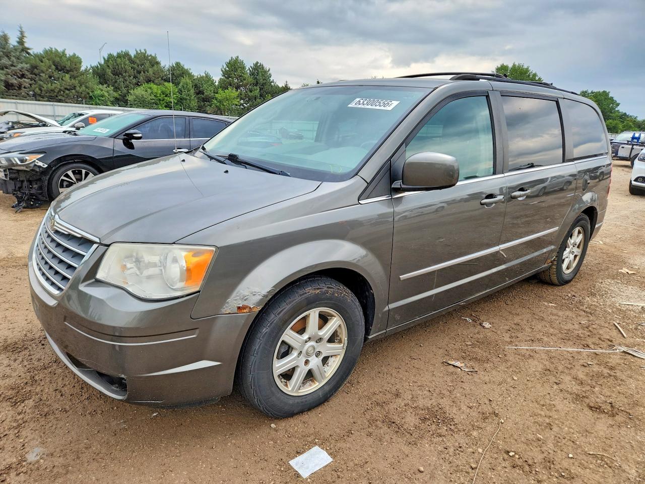 2010 Chrysler Town & Country — Side — aukcja Copart il - chicago north - 1